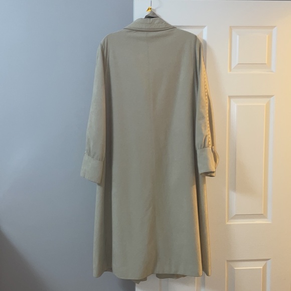 Light beige coat - Picture 5 of 5